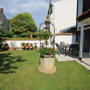 Sunny Garden Apartment